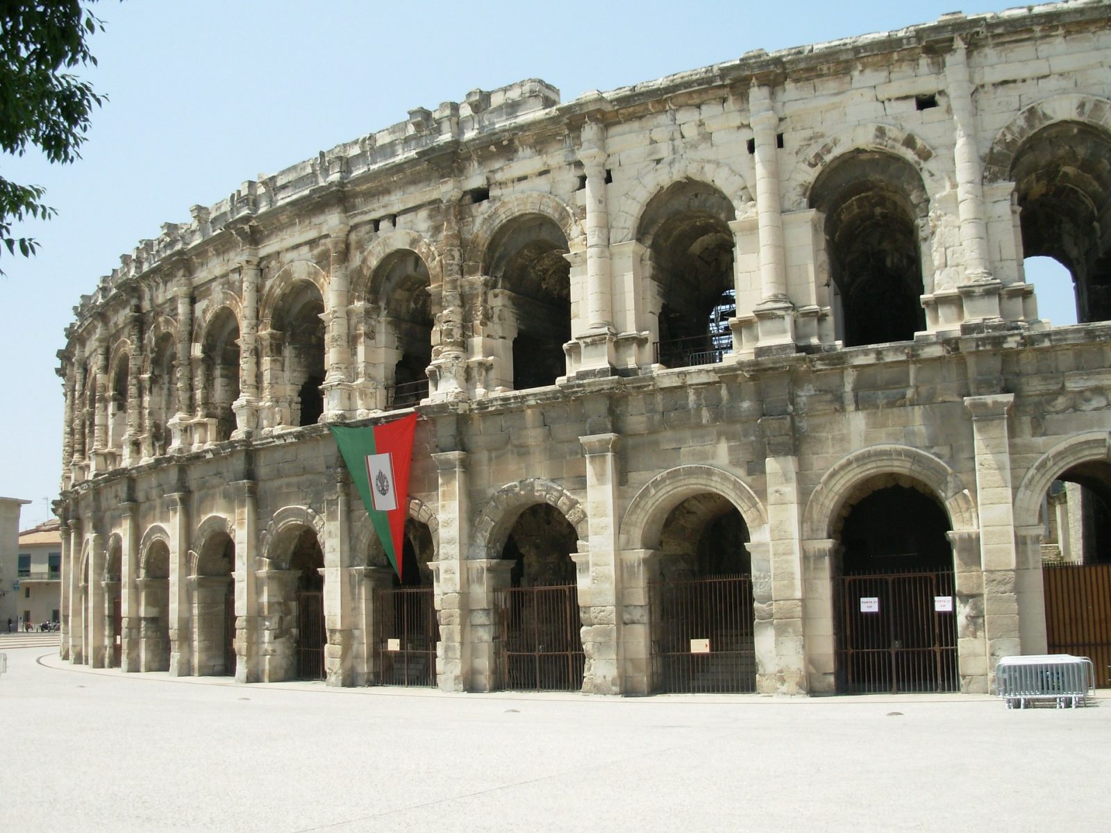 Nimes les arenes.jpg